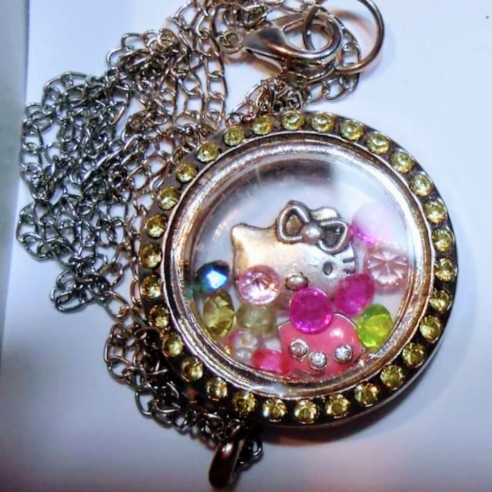 💚 Hello Kitty Story Locket Pendant   Copy - Picture 6 of 11